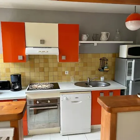 Сasa de vacaciones Maison A 50 M De La Saint-Jean-le-Thomas