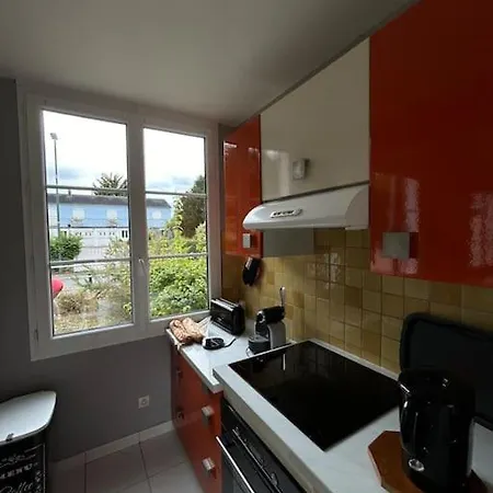 Maison A 50 M De La *