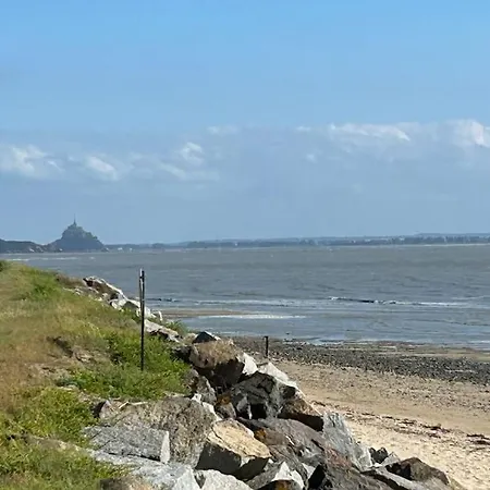 Maison A 50 M De La *