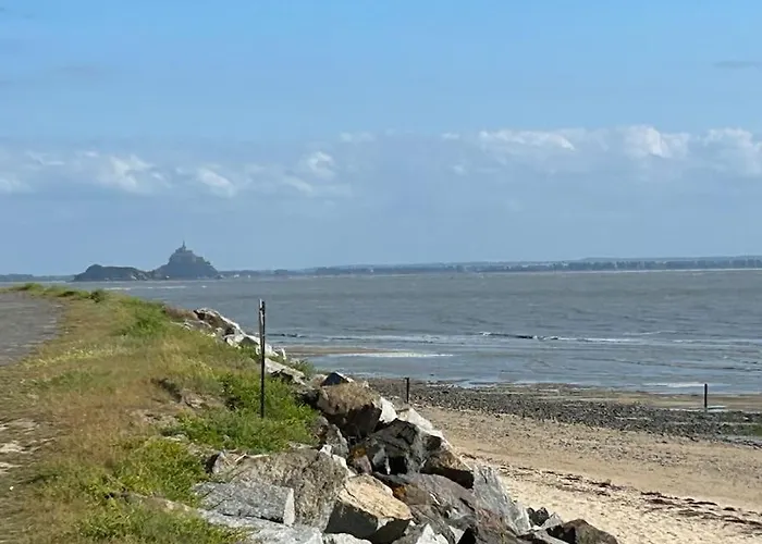 Maison A 50 M De La *